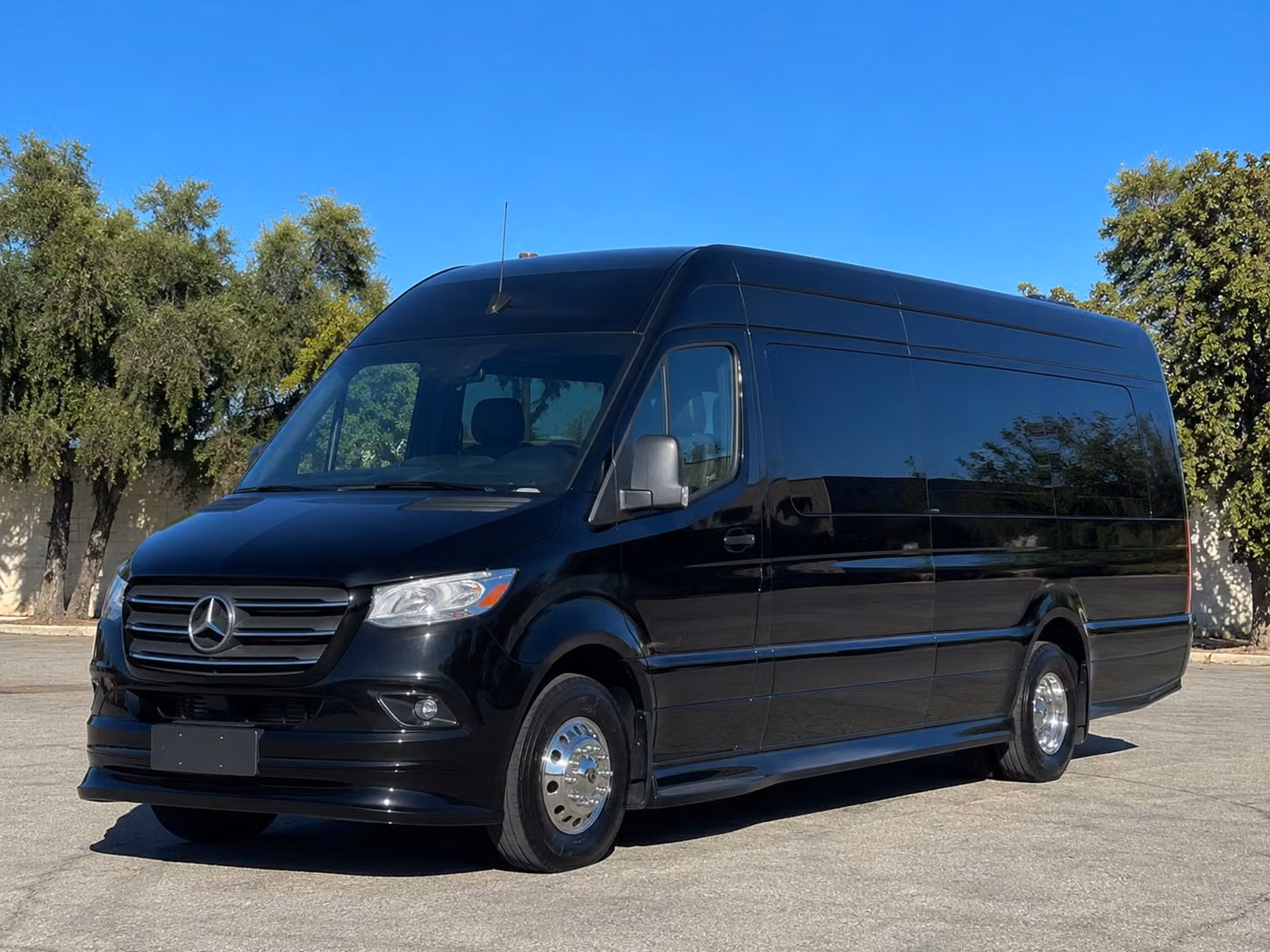 transportation serving queens and nearby cities